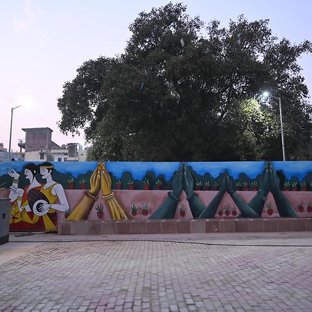 Hotel Sainik Grand Varanasi Esterno foto