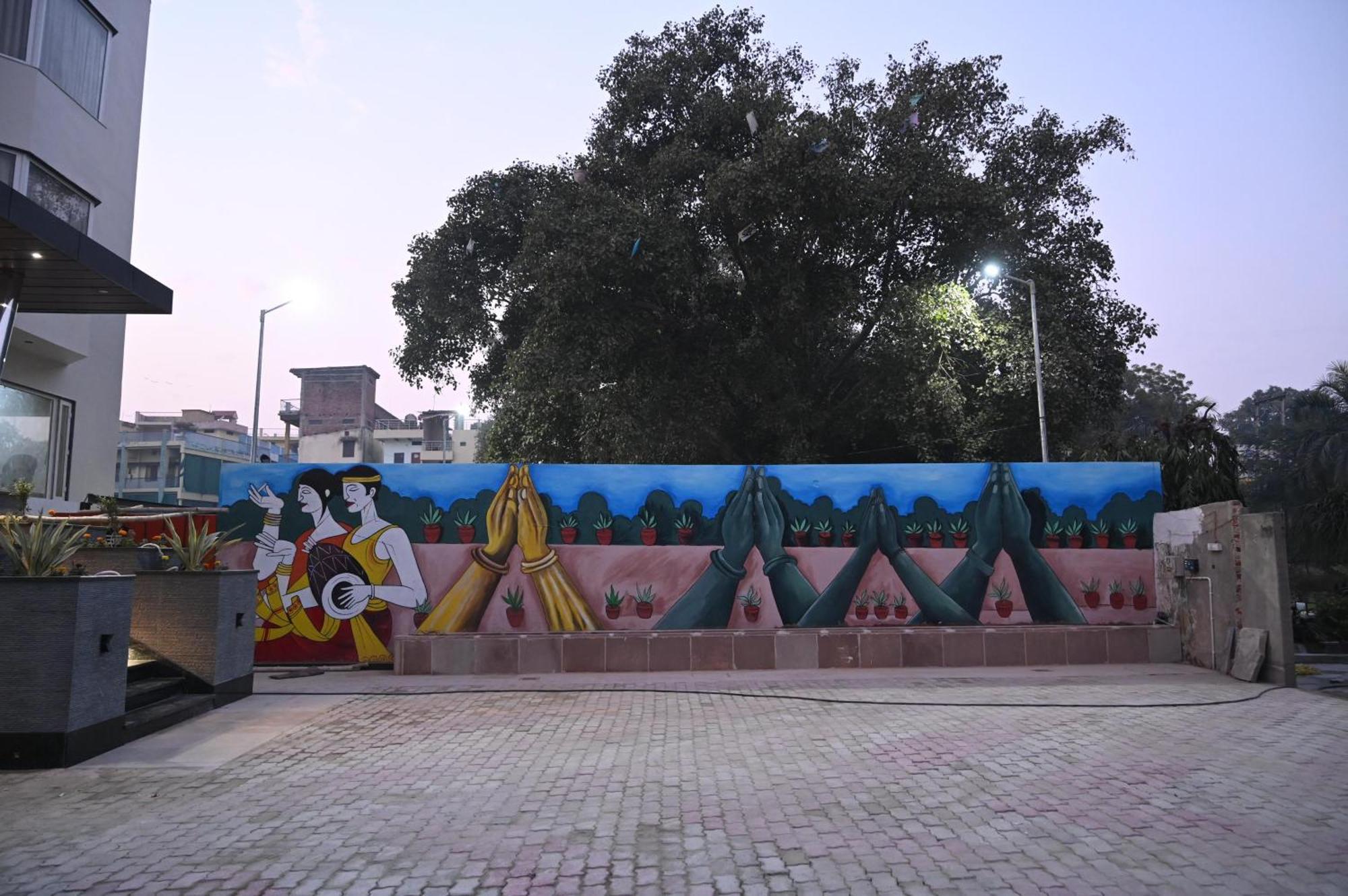 Hotel Sainik Grand Varanasi Esterno foto